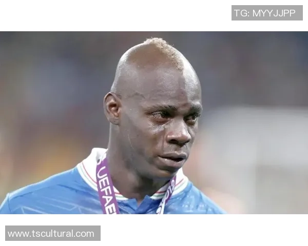 足球明星路人模仿视频引发热潮他们的搞笑表演让人捧腹大笑